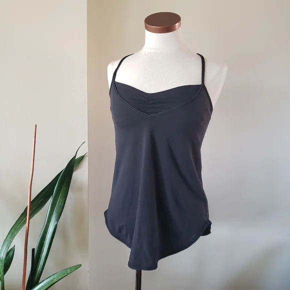 Lululemon Tank With Built In Bra - Racerback Size 8 - Picture 11 of 11